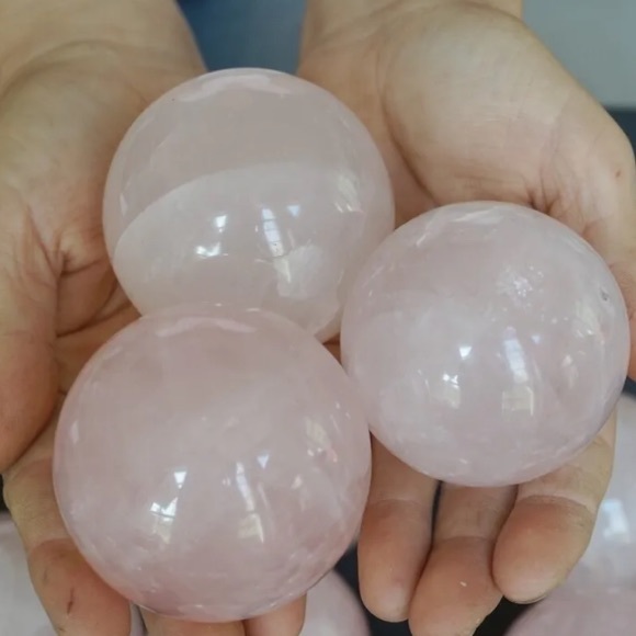 Beautiful natural rose quartz sphere - Picture 5 of 5
